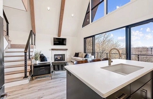 Smithville House | Center Hill Lake A-Frame - Lake View & Hot Tub