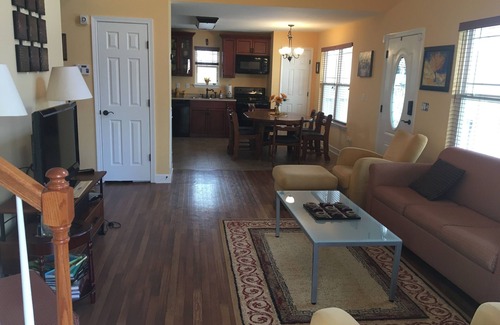Smithville House | Center Hill Lake, family/pet friendly custom home on 3-acre lot, 8-10 pers.