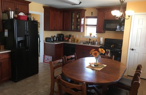 Smithville House | Center Hill Lake, family/pet friendly custom home on 3-acre lot, 8-10 pers.