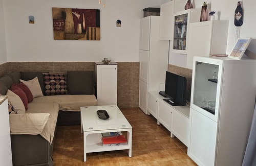 Caleta de Fuste Apartment | Central Position close to Beach, Sunny Balcony, Communal Pool, heated wintertime