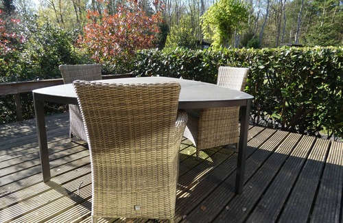 Marum Ski Chalet | Centraal gelegen op grens Friesland/Groningen/Drenthe aan het bos gelegen.p-slk