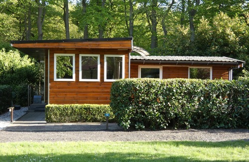 Marum Ski Chalet | Centraal gelegen op grens Friesland/Groningen/Drenthe aan het bos gelegen.p-slk