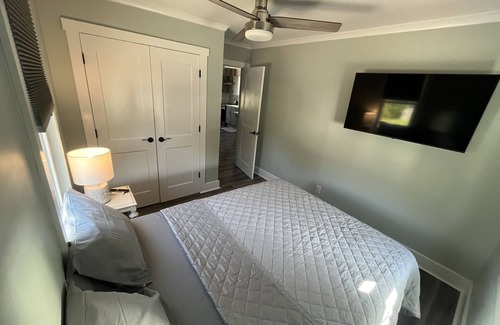 Wilmington House | Central 1940’s Wrightsville Bungalow, Renovated and Close to Beach/Downtown!!!