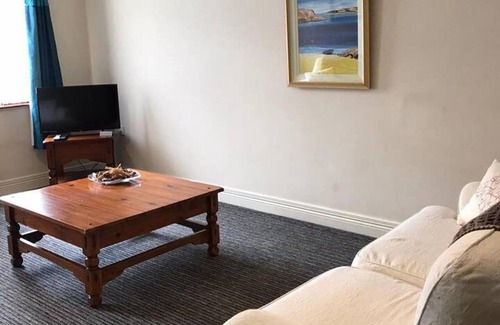 Londonderry Apartment | Central 2 Bed Apartment Above Great Derry Pub