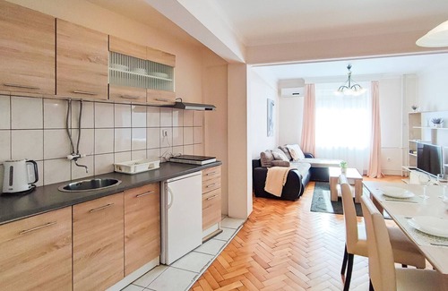 Novi Sad Apartment | Central 2 bedroom Apartment 65 sq m with Free Parking and Large Terrace