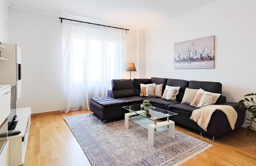 Novi Sad Apartment | Central 2 Bedroom Apartment 85 sq m 5 minutes walk to Trg Slobode