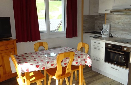 Les Gets Apartment | Central 2-Room Apartment - Sleeps 5 - Close to Slopes & Shops - Bright, Comfortable, with Garage