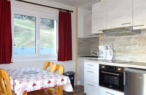 Les Gets Apartment | Central 2-Room Apartment - Sleeps 5 - Close to Slopes & Shops - Bright, Comfortable, with Garage