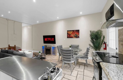 Church and Wellesley House | Central 2BR - King Bed - 1 min to Subway/Yonge St