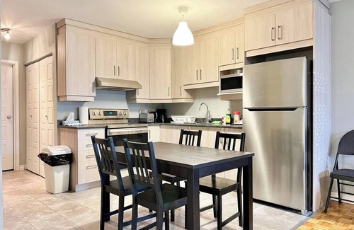 Plateau Mont Royal RV Rental | Central 2BR | Near Metro & Parks