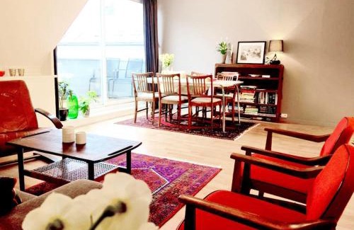 Nygard Apartment | Central 2BR with balconies and art in historical university area