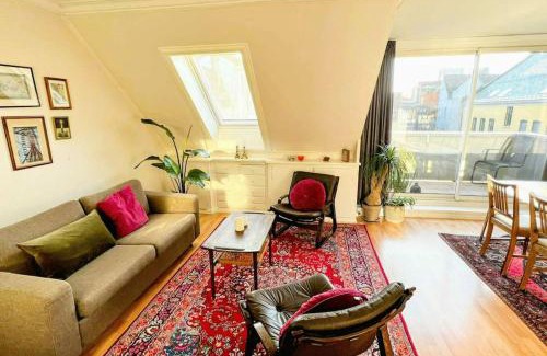 Nygard Apartment | Central 2BR with balconies and art in historical university area