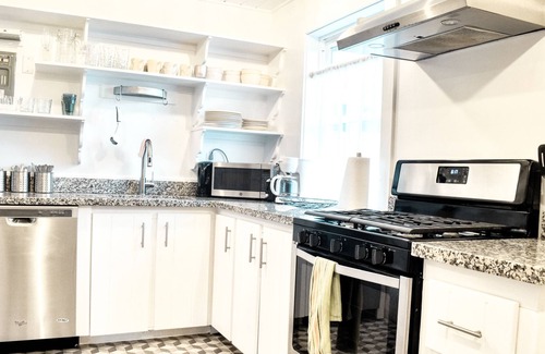 Governor's Harbour House | Central 3 bed house with pool & enclosed garden