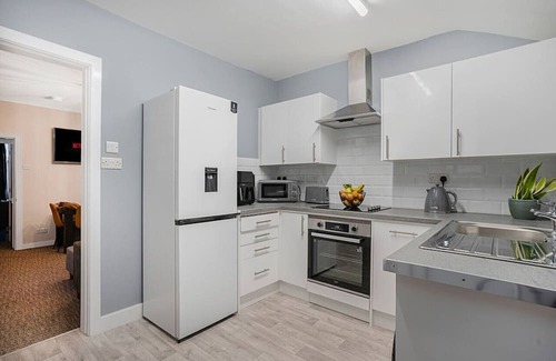 Nottingham House | Central 3 bedroom House with Parking