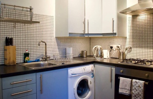 Newington Apartment | Central 3 Bedroom next to Leafy Meadows