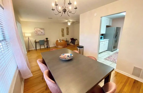 Tallahassee House | Central 4/3 with 2 Masters + Bonus Space. 4 TVs!