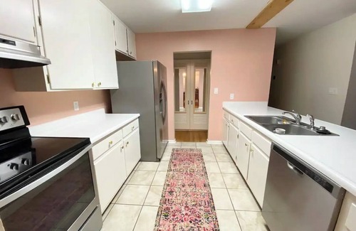 Tallahassee House | Central 4/3 with 2 Masters + Bonus Space. 4 TVs!