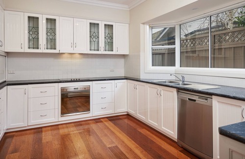Wagga Wagga House | Central 4 Bedroom House - Free Wifi & Parking