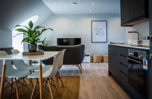 Abergavenny Apartment | Central Abergavenny Renovated Loft Apartment