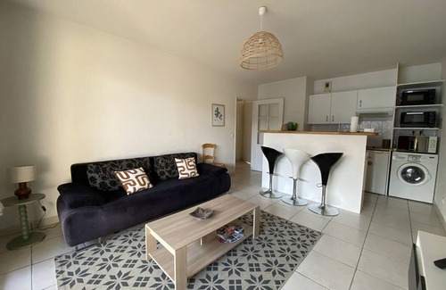 Cambo-les-Bains Apartment | Central Apartment with Pool Access, Terrace, and Parking Near Spa