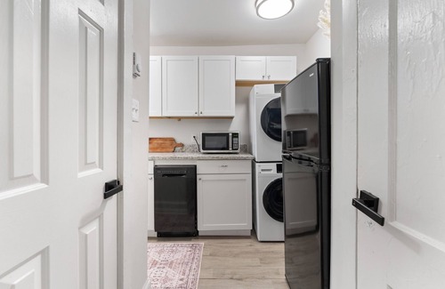 Old Town Fredericksburg Apartment | Central Apartment with Direct Access to Local Coffee Scene