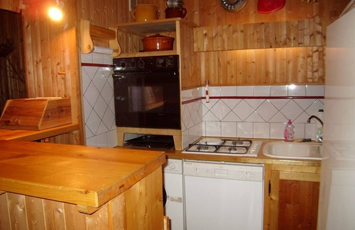 Cohennoz Apartment | Central Apartment for 5, Near Slopes & Shops, Crest-Voland