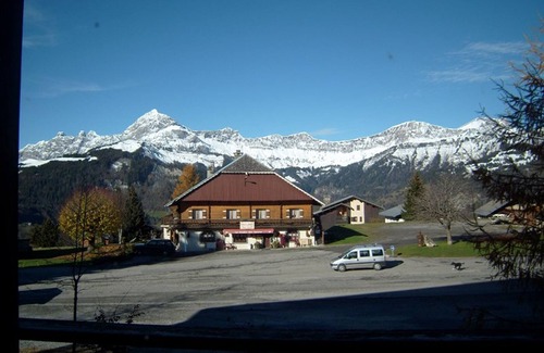 Cohennoz Apartment | Central Apartment for 5, Near Slopes & Shops, Crest-Voland