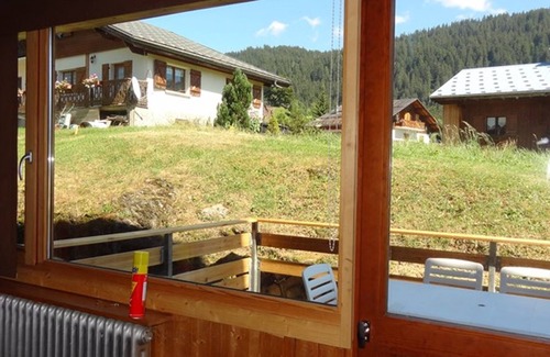Cohennoz Apartment | Central Apartment for 5, Near Slopes & Shops, Crest-Voland