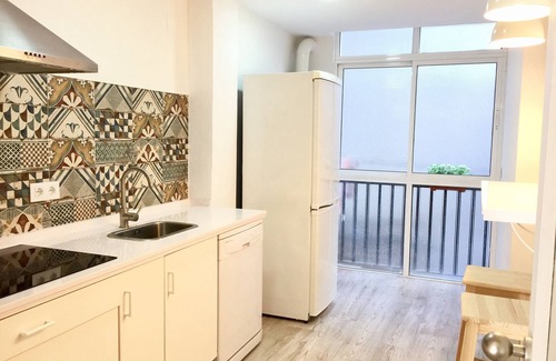 Triana Condo | Central apartment on the banks of the Guadalquivir overlooking the Giralda.