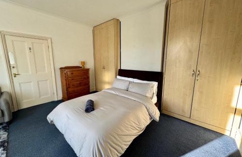 Birmingham House | Central Birmingham Rooms WIFI Free Parking Edgbaston B5