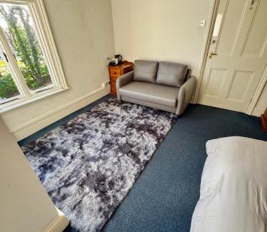 Birmingham House | Central Birmingham Rooms WIFI Free Parking Edgbaston B5