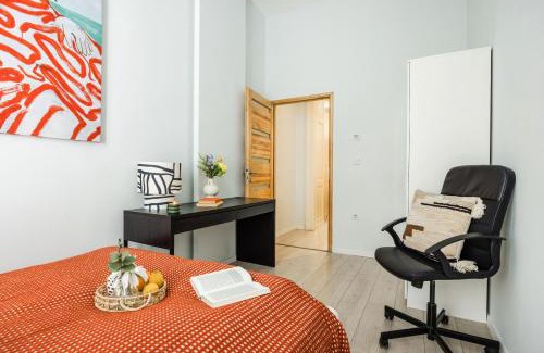 Palace District Apartment | Central Budapest Oasis 5ppl - Tram at doorstep