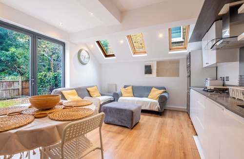 Turnham Green House | Central Chiswick 3Bed - Garden, WiFi & Tube Links