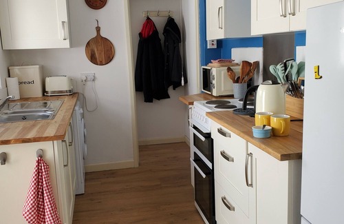 Newquay Cottage | Central Cottage Newquay: Quiet Street, Beaches & Shops Nearby with your dog.