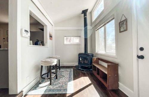 Central Colorado Springs House | Central, Cozy Getaway / mins to downtown/stadium