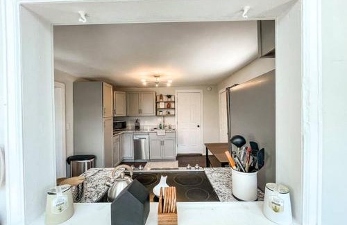 Central Colorado Springs House | Central, Cozy Getaway / mins to downtown/stadium
