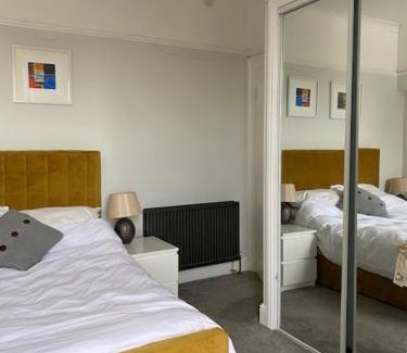 Plymouth House | Central en-suite double room