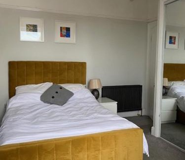 Plymouth House | Central en-suite double room
