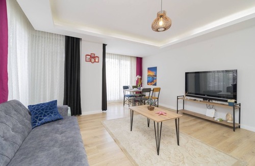 Antalya City Centre Apartment | Central Flat w Balcony Near Hadrian in Antalya