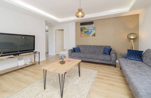 Antalya City Centre Apartment | Central Flat w Balcony Near Hadrian in Antalya