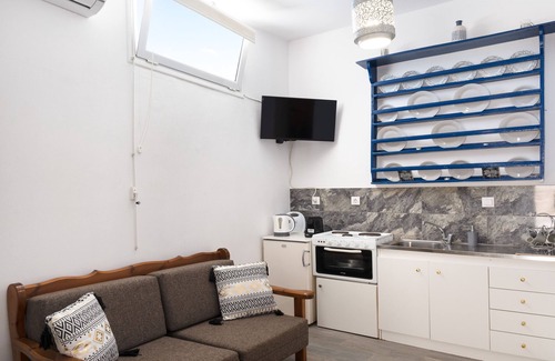 Kithnos Apartment | Central Holiday Apartment 'Olga's House kythnos D'