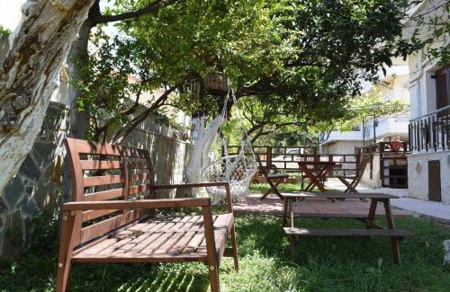 Kissamos Apartment | Central House with Quiet Garden