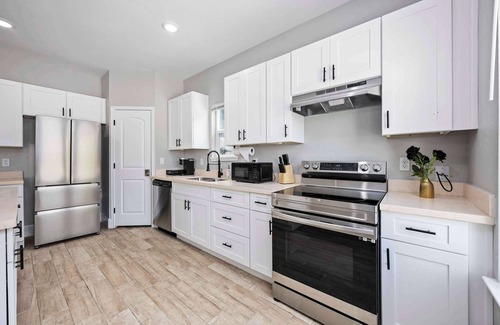 Southeast Houston House | Central Houston Getaway - 2BD/2BA, Mins to DT &610
