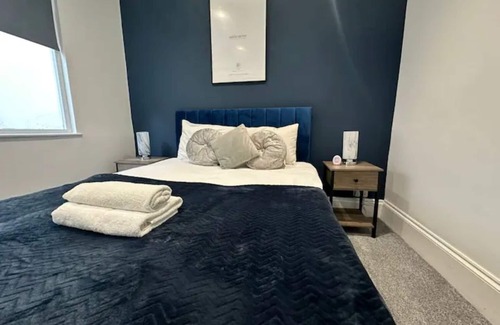 Hove Apartment | Central Hove 2 Bedroom Flat BN342AWES