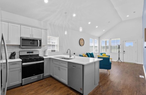 Indianapolis House | Central Indy Suite “B”