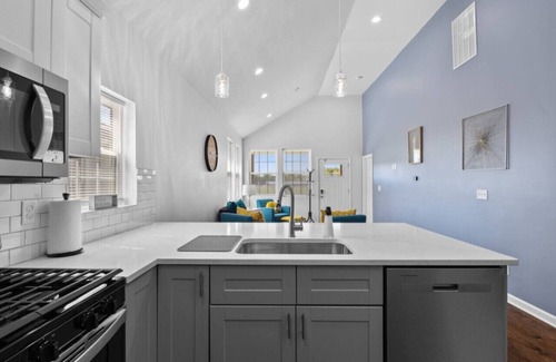 Indianapolis House | Central Indy Suite “B”