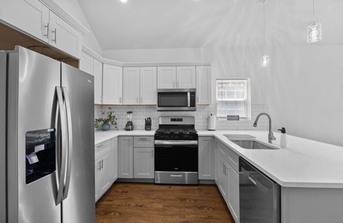 Indianapolis House | Central Indy Suite “B”