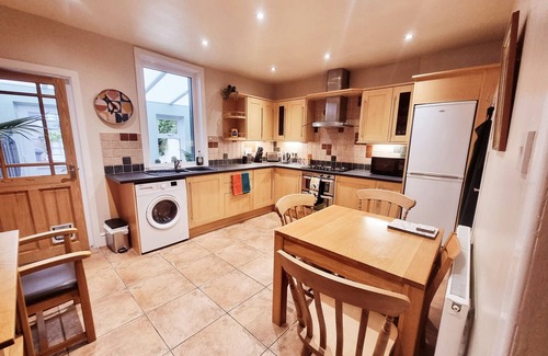 Lancaster House | Central Lancaster City Centre Cosy Terraced Gemn2 min walk from train station