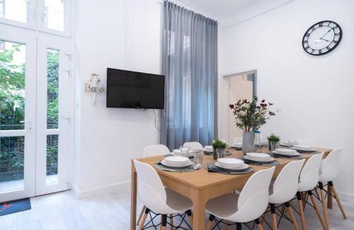 Rozsadomb Apartment | Central large airconditioned apartment