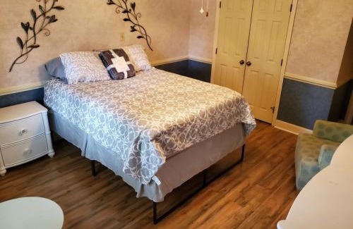 Lumberton Apartment | Central located large home on quiet wooded street